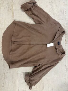 NWT! Splendid Woman’s Taupe Brown Gauze Button-Down Shirt